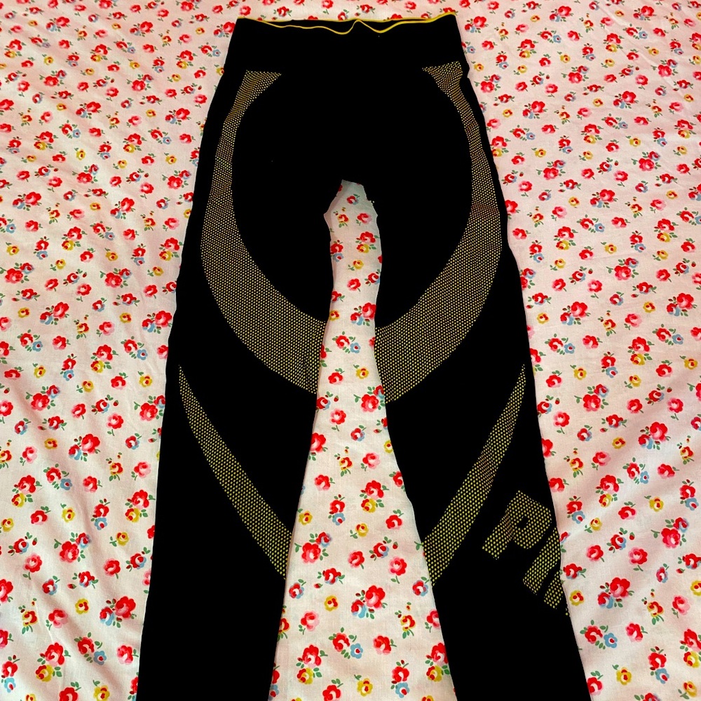 Victoria’s Secret PINK Active leggings Size Medium NWOT